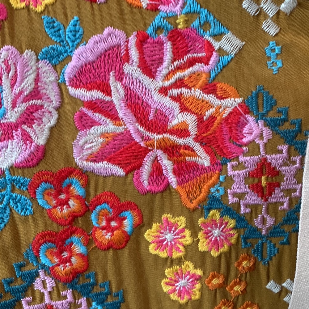 Savanna Jane embroidery blouse . - Picture 2 of 6
